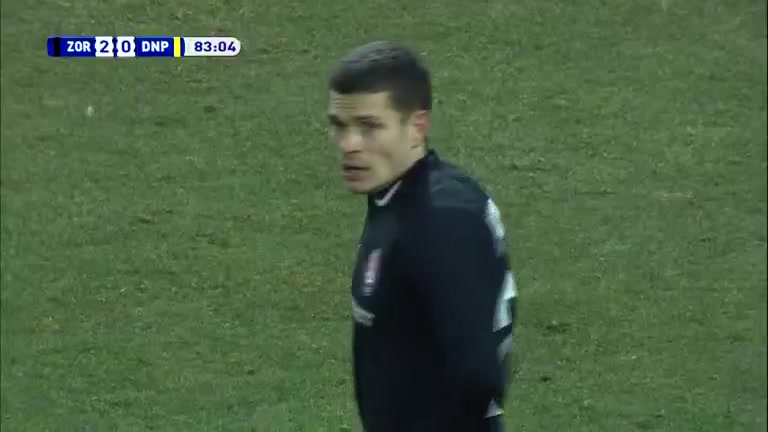 119 Zorya Vs Dnipro-1 85 skor gol Dmytro Ivanisenia, skor 3:0