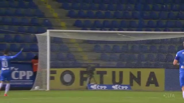 CZE D1 Slovan Liberec Vs Synot Slovacko 22 phút Michael RabusicVào, ghi bàn 1:0