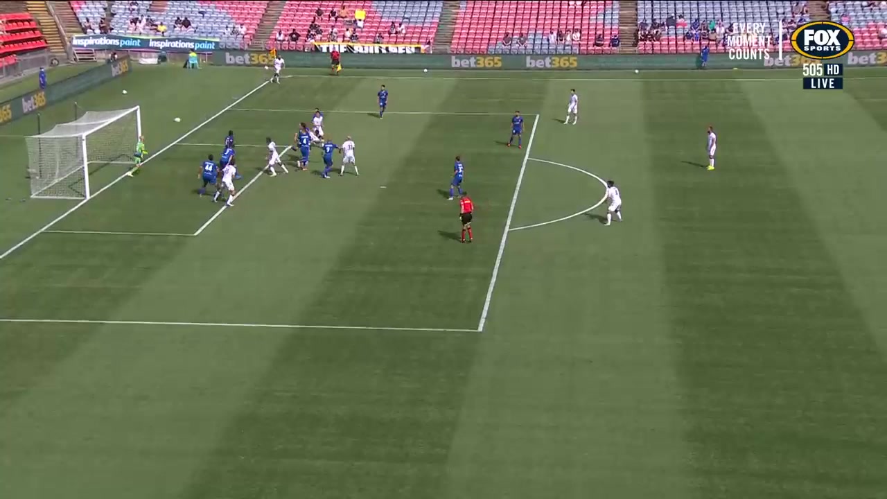 273 Newcastle Jets Vs FC Macarthur 22 skor gol Matt Derbyshire, skor 0:2