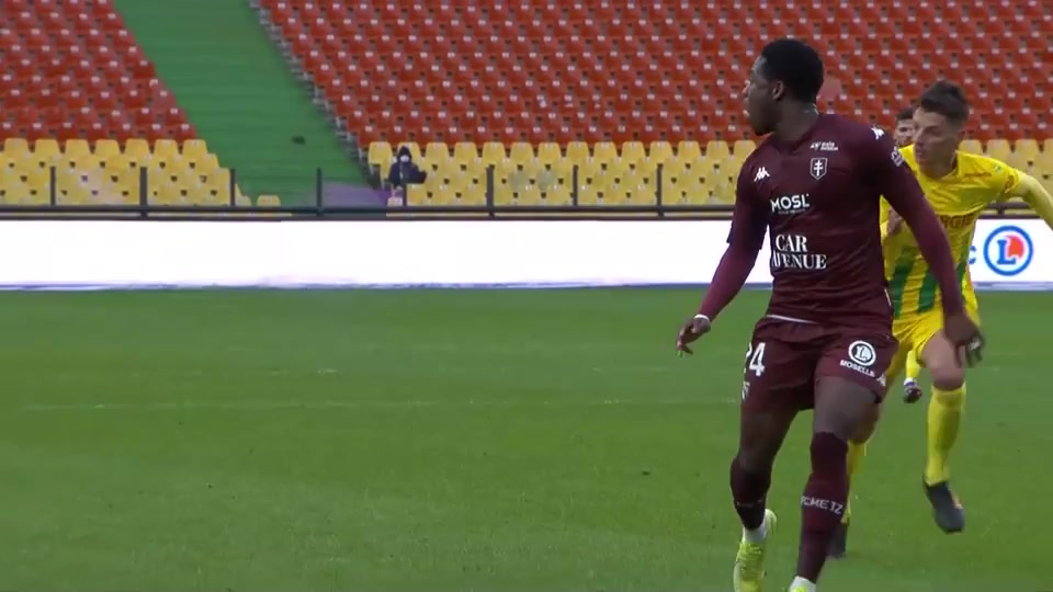 11 Metz Vs Nantes 34 skor gol Aaron Leya Iseka, skor 1:0