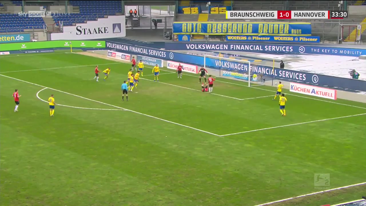 GER D2 Eintracht Braunschweig Vs Hannover 96 Valmir Sulejmani Goal in 33 min, Score 1:1