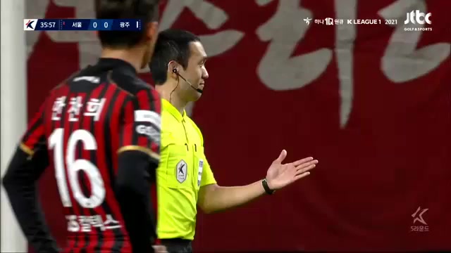 15 FC Seoul Vs Gwangju Football Club 36 skor gol Kim Ju Gong, skor 0:1