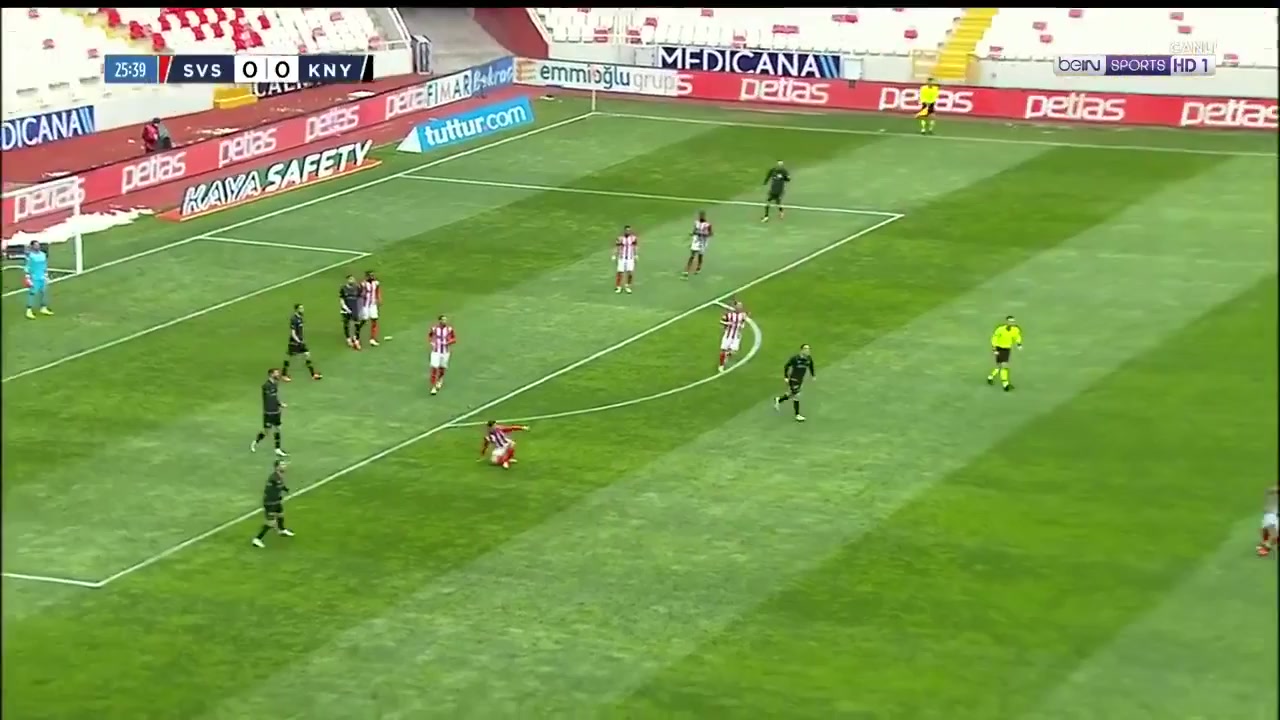 TUR D1 Sivasspor Vs Konyaspor 26 phút Mustafa YatabareVào, ghi bàn 1:0