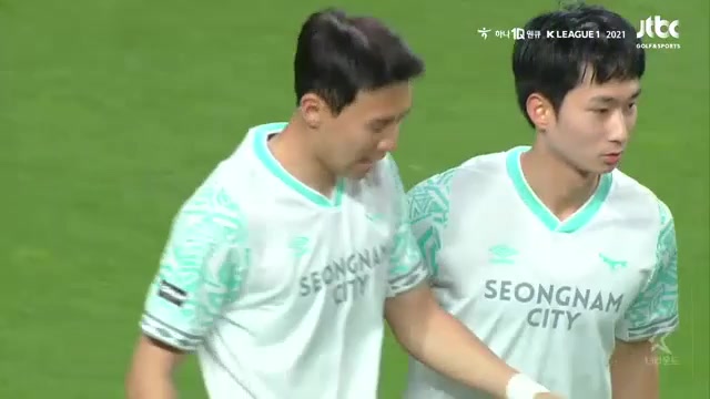 韓K聯 FC首爾 Vs 城南足球俱樂部 5分樸龍志進球,比分0:1