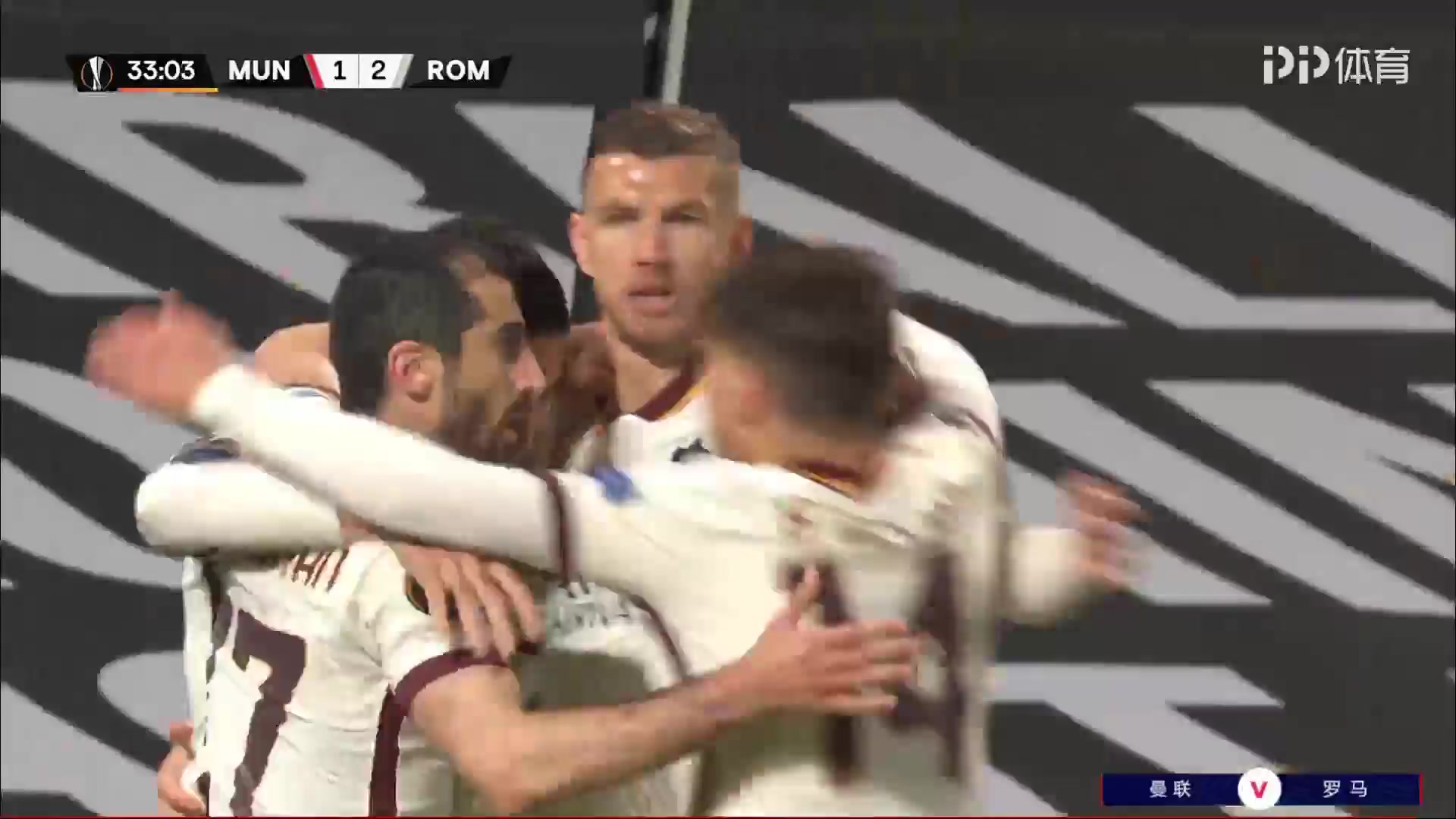 113 Manchester United Vs AS Roma 32 skor gol Edin Dzeko, skor 1:2