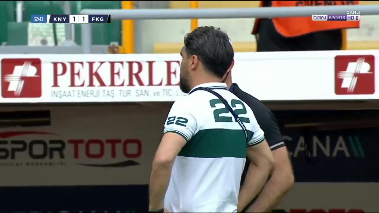 TUR D1 Konyaspor Vs Karagumruk 32 phút Ahmet CalikVào, ghi bàn 1:1