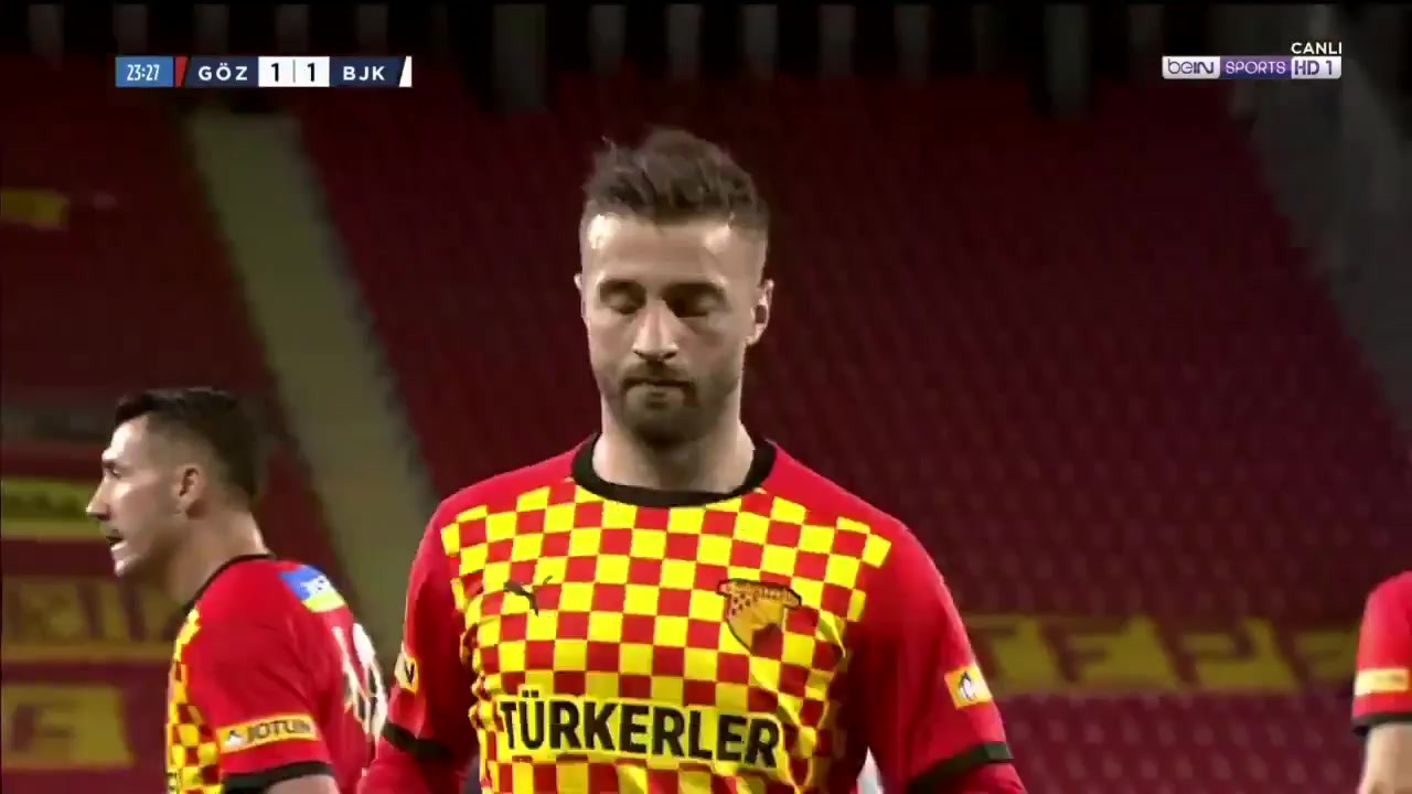 TUR D1 Goztepe Vs Besiktas JK 22 phút Alpaslan OzturkVào, ghi bàn 1:1