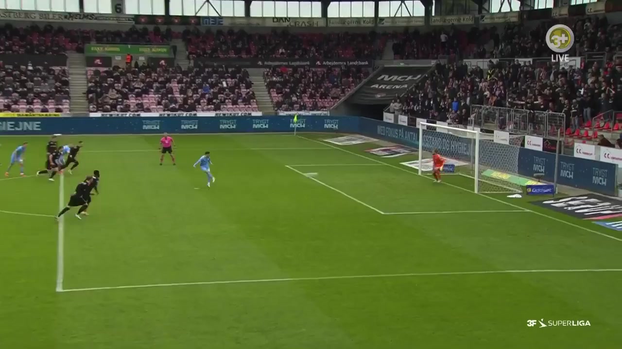 DEN SASL Midtjylland Vs Randers FC 45+ phút Vito Hammershoj MistratiVào, ghi bàn 0:1