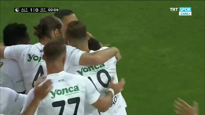 130 Altay Spor Kulubu Vs Istanbulspor 2 skor gol Leandro Kappel, skor 1:0