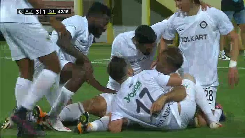 130 Altay Spor Kulubu Vs Istanbulspor 42 skor gol Marco Paixao, skor 3:1