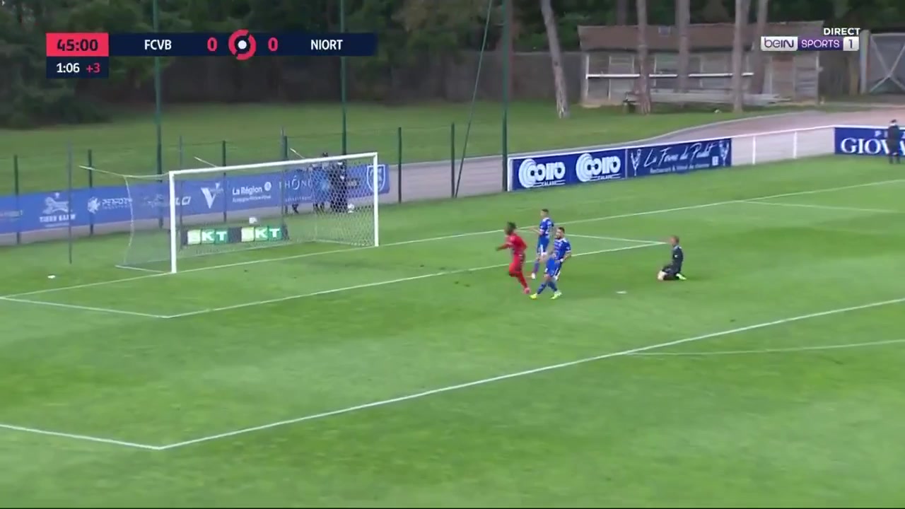 FRA D2 Villefranche Vs Chamois Niortais Pape Ibnou Ba Goal in 45+ min, Score 0:1