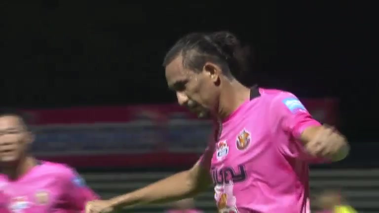 700 Nong Bua Lamphu Vs Nakhon Ratchasima 43 skor gol Hamilton Soares, skor 2:0