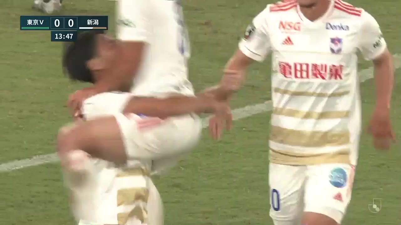 日职乙 东京绿茵 Vs 新泻天鹅 12分三户 舜介进球,比分0:1