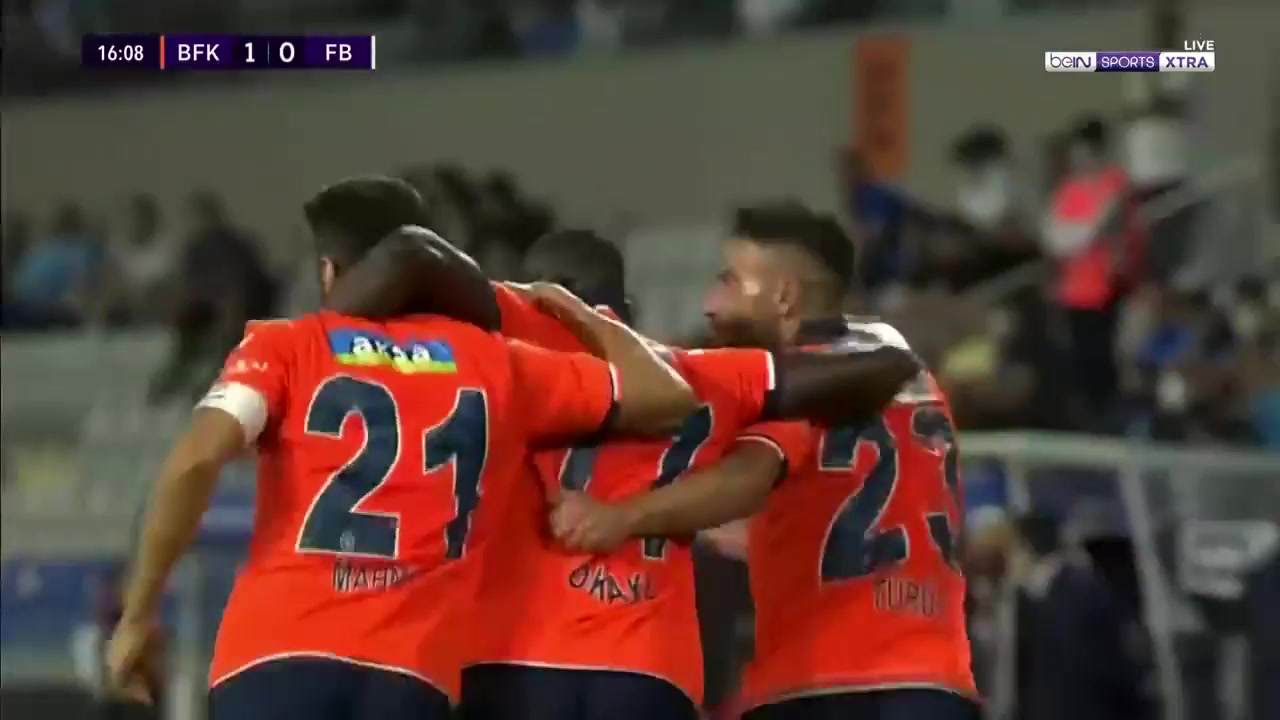 TUR D1 Istanbul Basaksehir Vs Fenerbahce 16 phút Stefano Okaka ChukaVào, ghi bàn 1:0