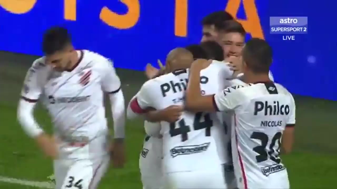 CON CSA CA Penarol Vs Atletico Paranaense 75 phút Pedro Rocha NevesVào, ghi bàn 1:2