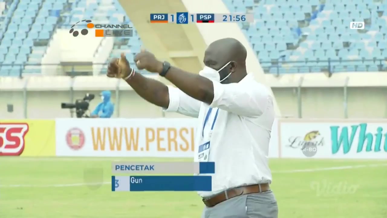 IDN ISL Persiraja Aceh Vs Persipura Jayapura 21 phút Gunansar MandowenVào, ghi bàn 1:1