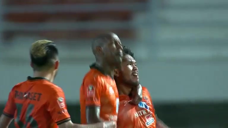 700 Suphanburi FC Vs Ratchaburi FC 53 skor gol Kritsananon Srisuwan, skor 1:1