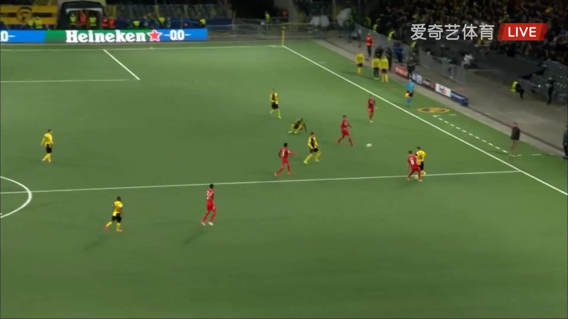 歐冠杯 年青人 Vs 比利亞雷亞爾 77分梅沙克·埃利亞進球,比分1:2