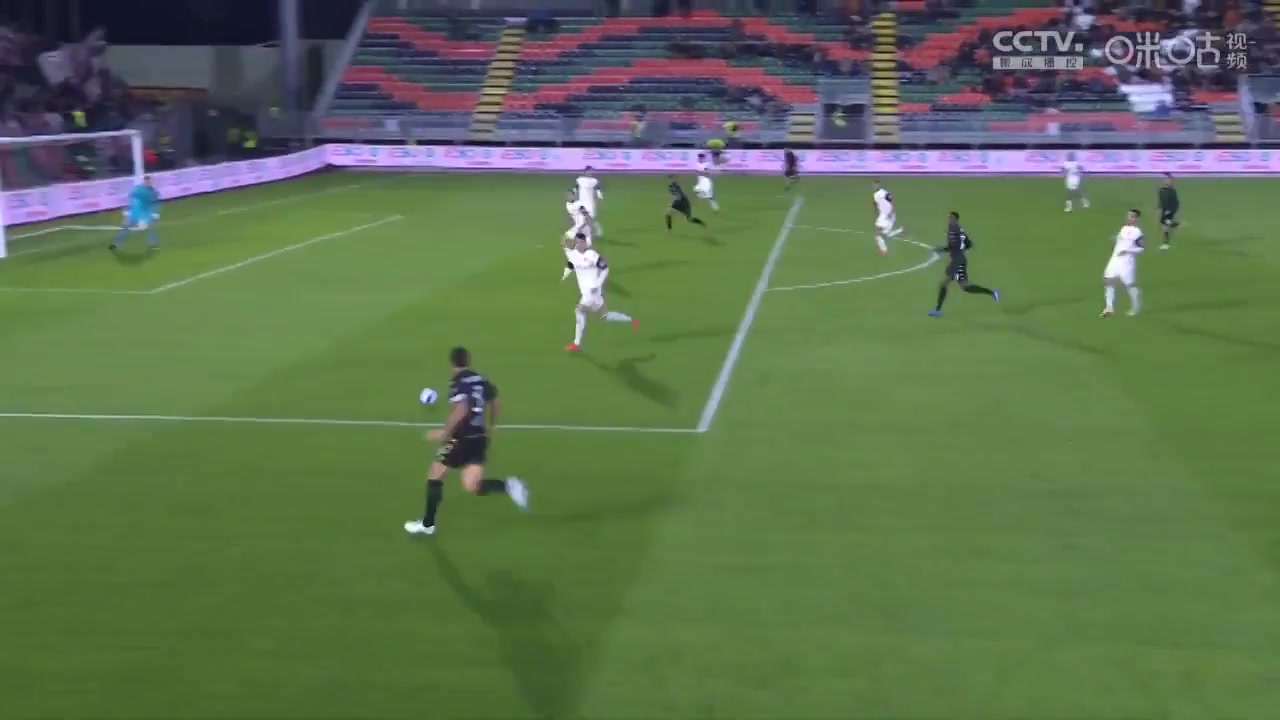 Serie A Venezia Vs Salernitana 13 phút Mattia AramuVào, ghi bàn 1:0