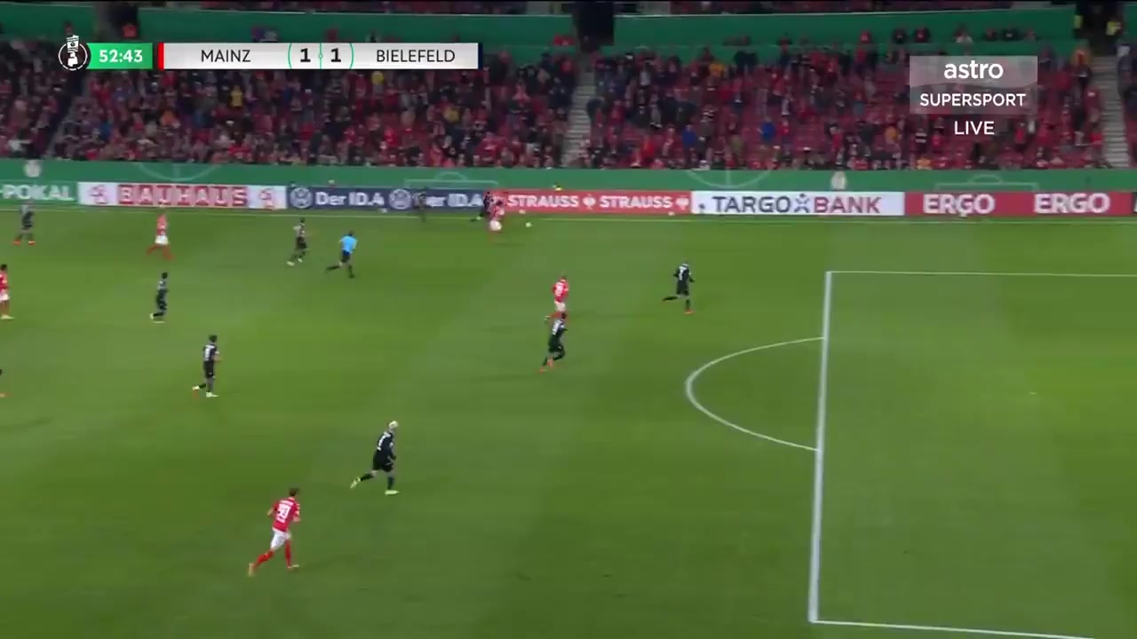 GERC FSV Mainz 05 Vs Arminia Bielefeld 52 phút Jonathan Michael BurkardtVào, ghi bàn 1:1