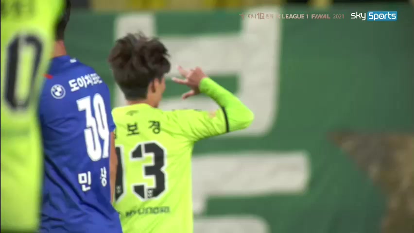 15 Suwon Samsung Bluewings Vs Jeonbuk Hyundai Motors 67 skor gol Kim Bo-Kyung, skor 0:2