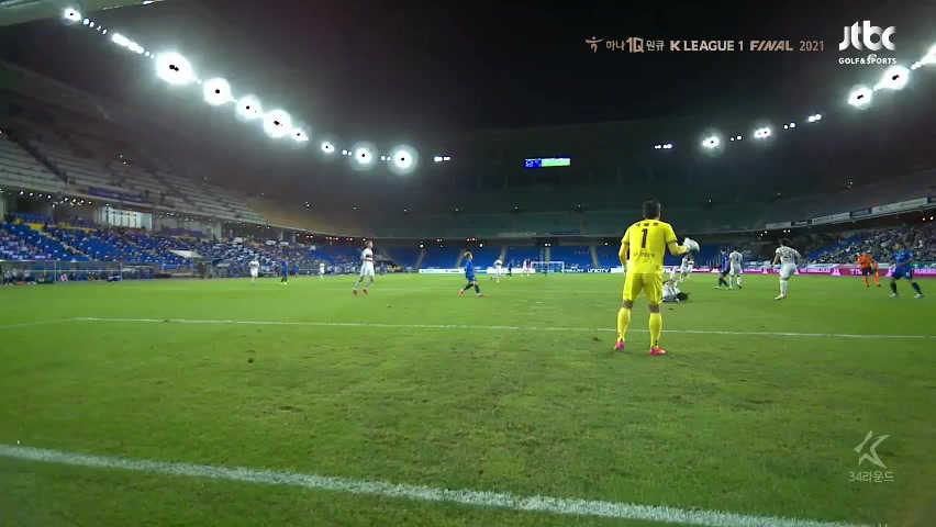 15 Ulsan Hyundai FC Vs Suwon FC 72 skor gol Dong-gyeong Lee, skor 3:2