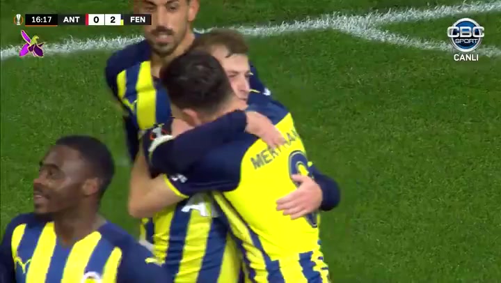 113 Royal Antwerp Vs Fenerbahce 15 skor gol Max Meyer, skor 0:2