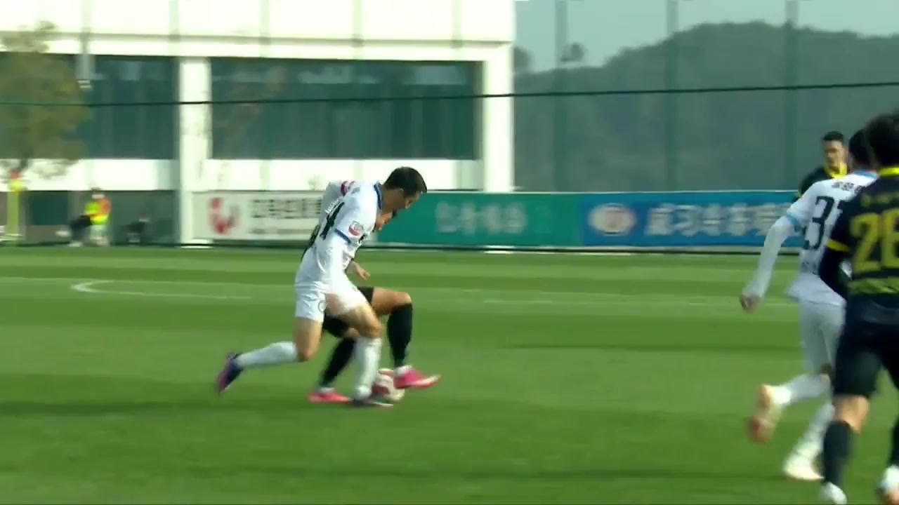 CHA D2 Shaanxi Beyond Vs Wuxi Wugou 51 phút Li YiVào, ghi bàn 0:1