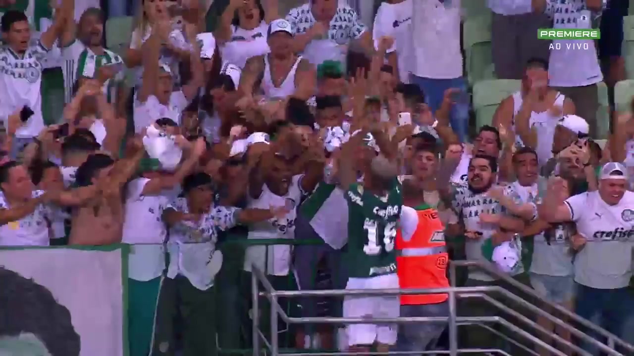 4 Palmeiras Vs Atletico Mineiro 56 skor gol Deyverson Brum Silva Acosta, skor 2:1