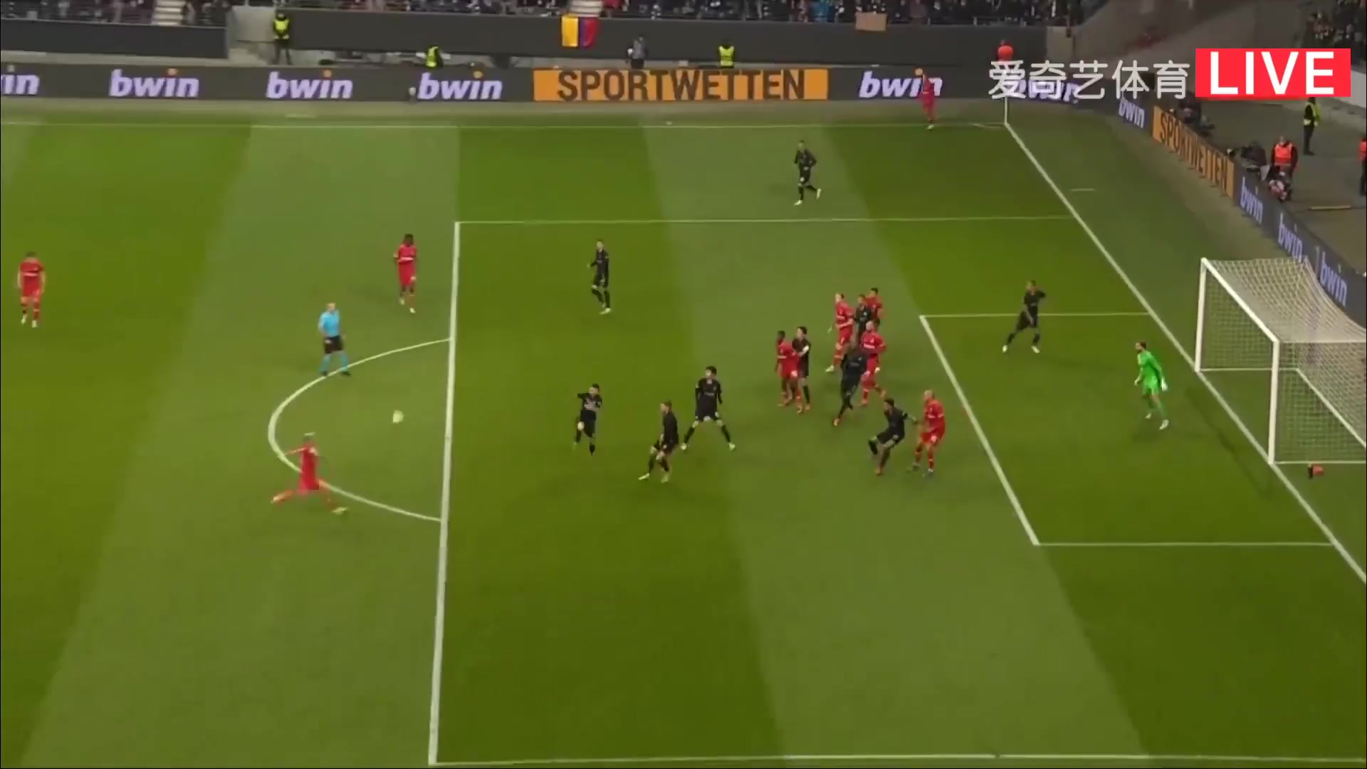 UEFA EL Eintracht Frankfurt Vs Royal Antwerp 31 phút Radja NainggolanVào, ghi bàn 1:1