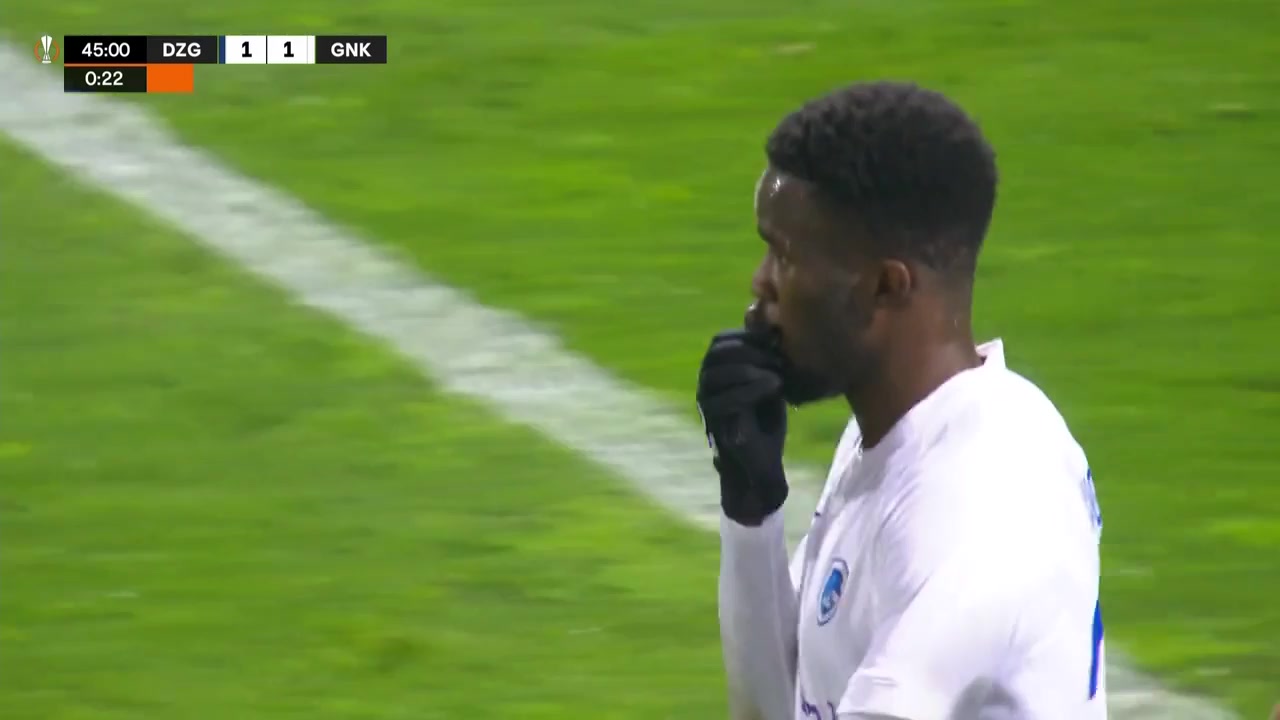 UEFA EL Dinamo Zagreb Vs Racing Genk 44 phút Ike UgboVào, ghi bàn 1:1