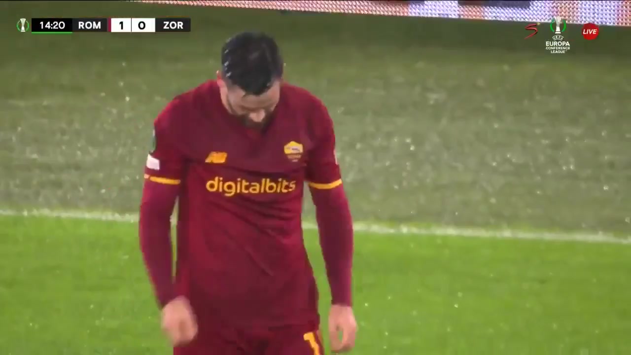 2187 AS Roma Vs Zorya 13 skor gol Carles Pérez Sayol, skor 1:0