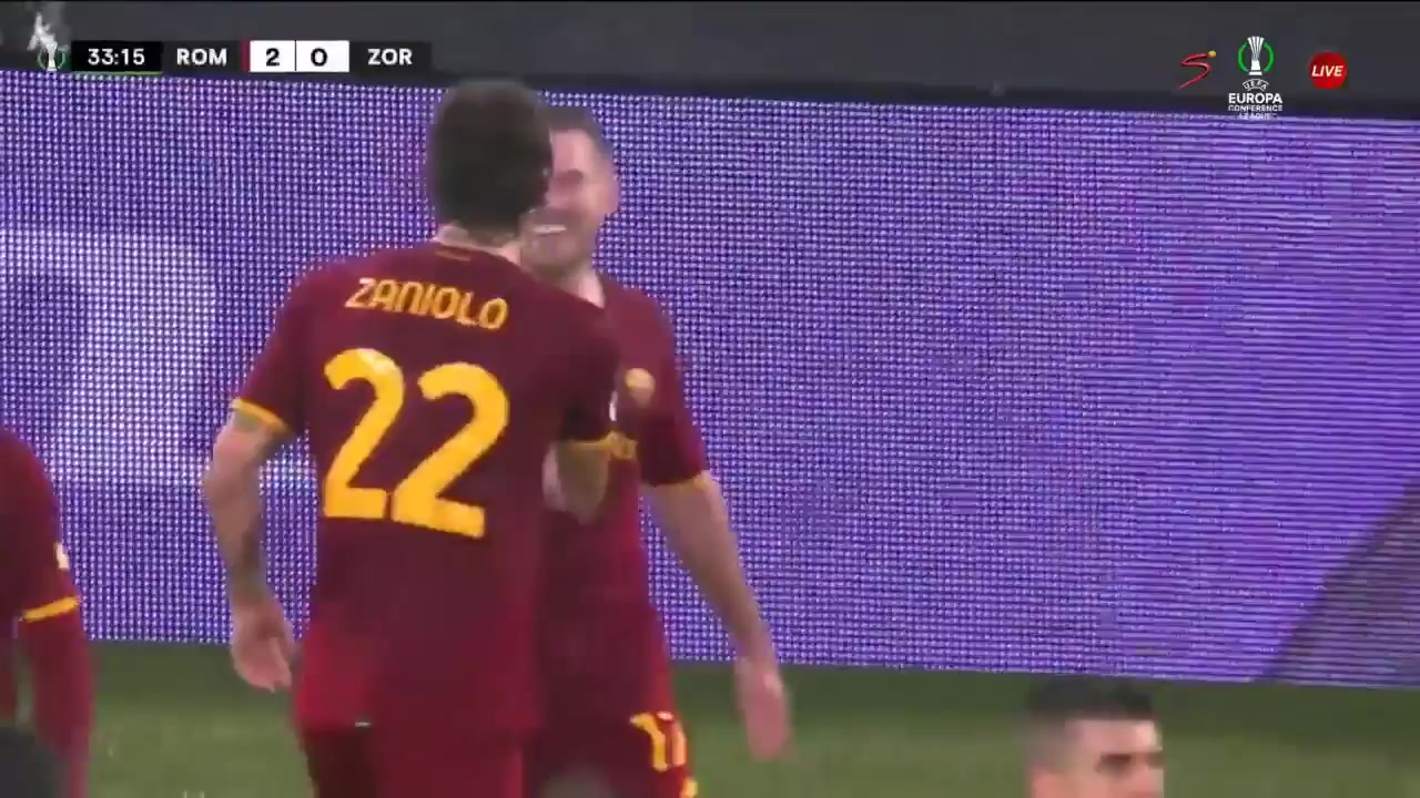 2187 AS Roma Vs Zorya 32 skor gol Nicolo Zaniolo, skor 2:0