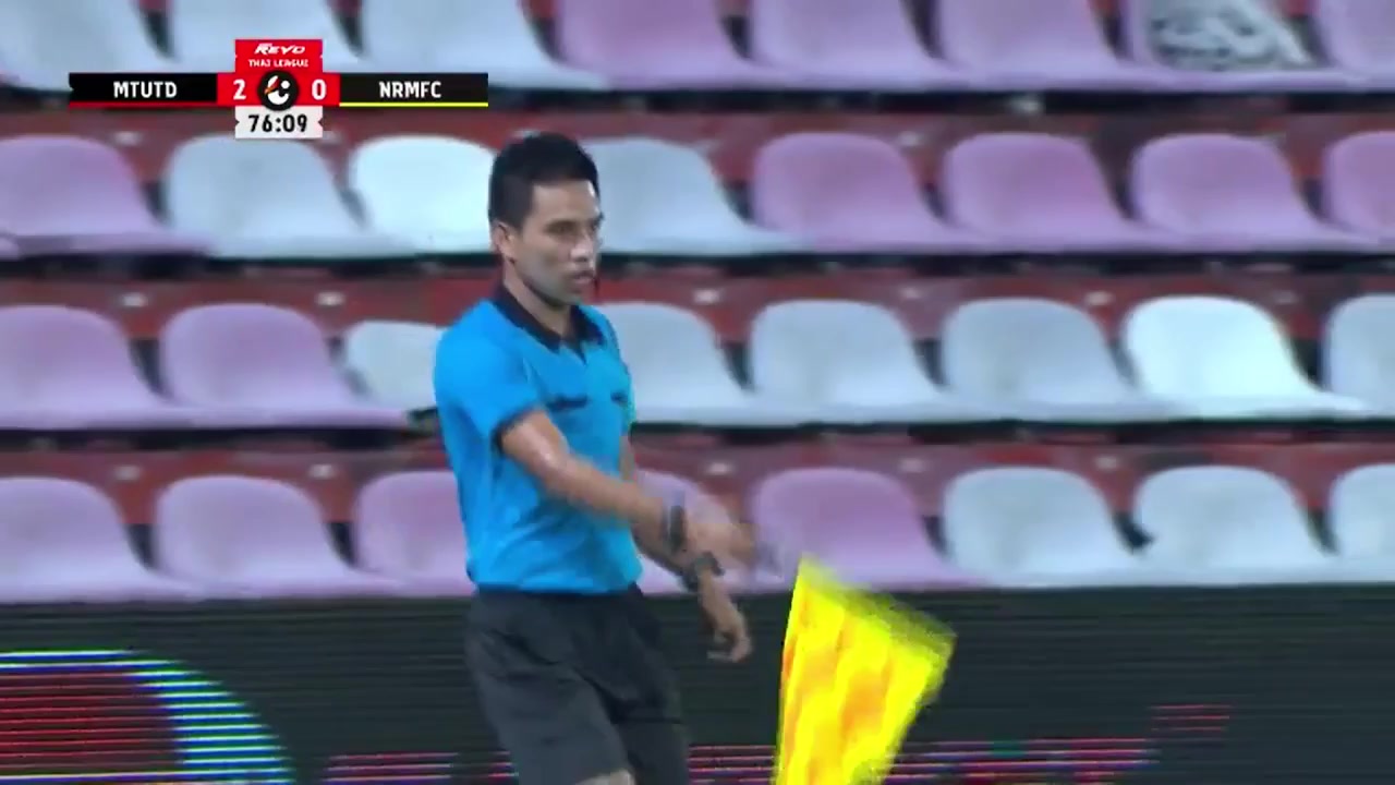 700 Muang Thong United Vs Nakhon Ratchasima 76 skor gol Poramet Arjwirai, skor 3:0