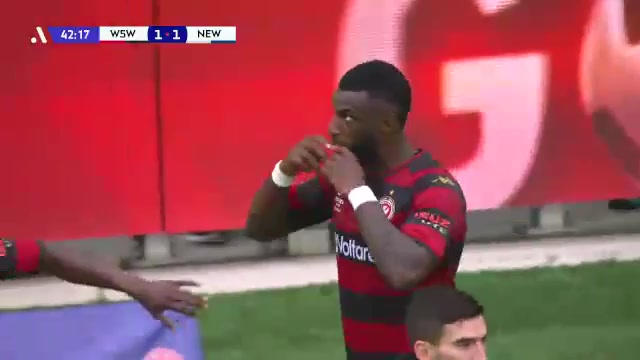 AUS D1 Western Sydney Vs Newcastle Jets 41 phút Bernie Ibini IseiVào, ghi bàn 1:1