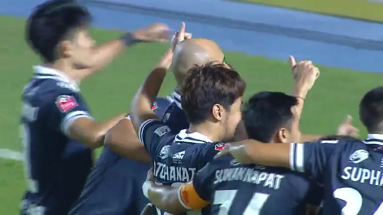 700 Suphanburi FC Vs Bangkok United FC 5 skor gol Danilo Almeida Alves, skor 1:0