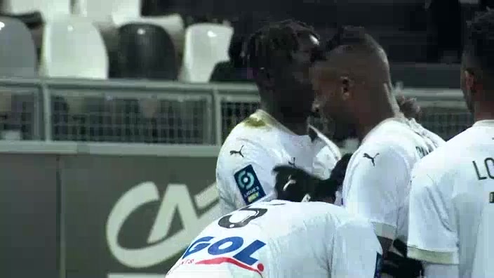 12 Amiens Vs Grenoble 51 skor gol Aliou Badji, skor 3:0