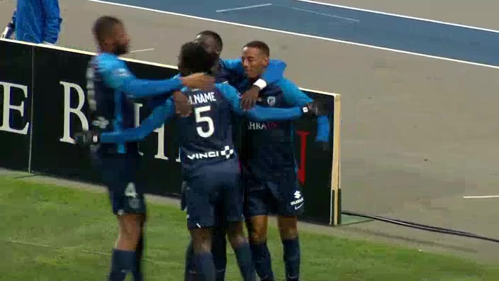 12 Paris FC Vs Amiens 5 skor gol Morgan Guilavogui, skor 1:0