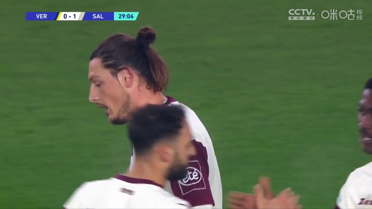 Serie A Verona Vs Salernitana 29 phút Milan DjuricVào, ghi bàn 0:1