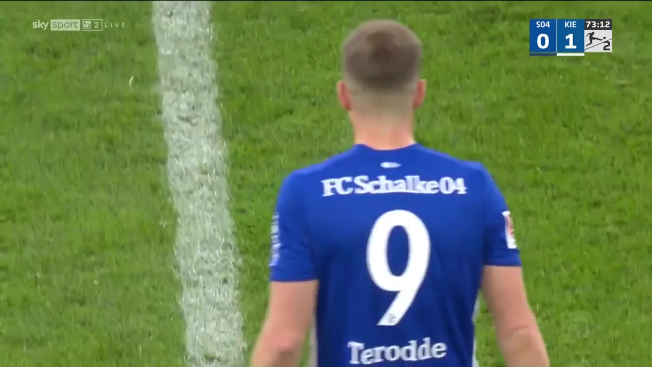 GER D2 Schalke 04 Vs Holstein Kiel 73 phút Simon TeroddeVào, ghi bàn 1:1