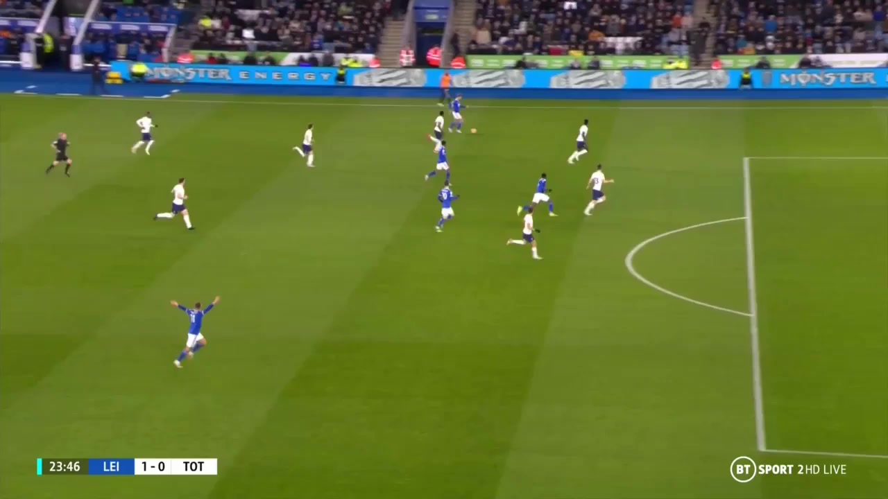 EPL Leicester City Vs Tottenham Hotspur 22 phút Patson DakaVào, ghi bàn 1:0