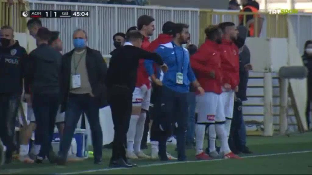 TUR D2 Altinordu Vs Genclerbirligi 44 phút Sandro Cesar Cordovil de LimaVào, ghi bàn 1:1