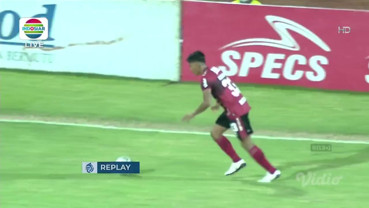 IDN ISL Bali United Vs Persipura Jayapura 53 phút Stefano LilipalyVào, ghi bàn 3:0