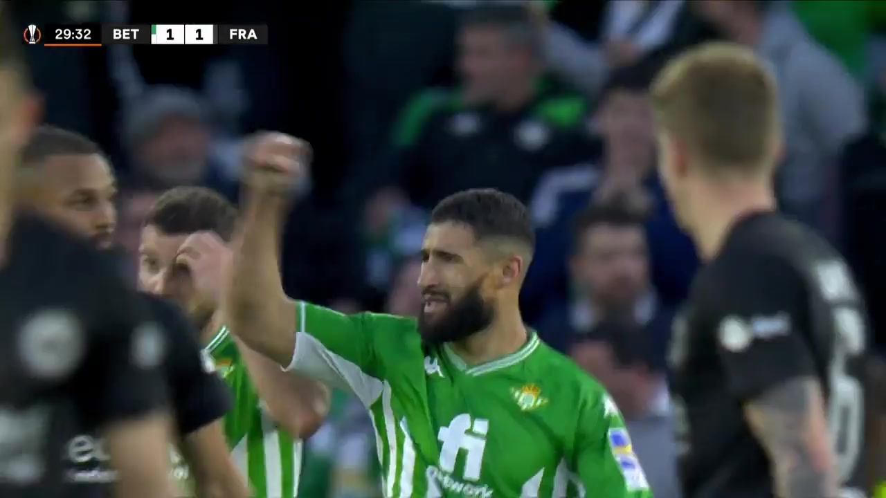 UEFA EL Real Betis Vs Eintracht Frankfurt 29 phút Nabil FekirVào, ghi bàn 1:1