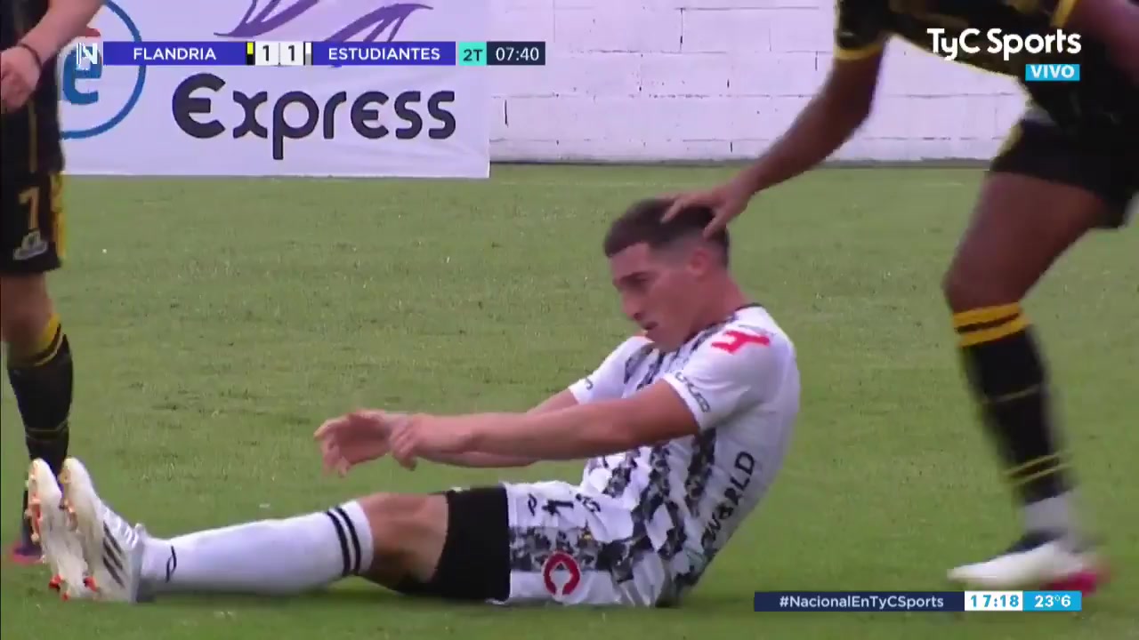 ARG D2 Flandria Vs Estudiantes de Caseros 53 phút Facundo PereyraVào, ghi bàn 1:2