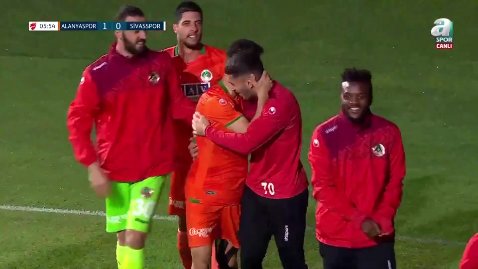 TUR Cup Alanyaspor Vs Sivasspor 5 phút Emre AkbabaVào, ghi bàn 1:0