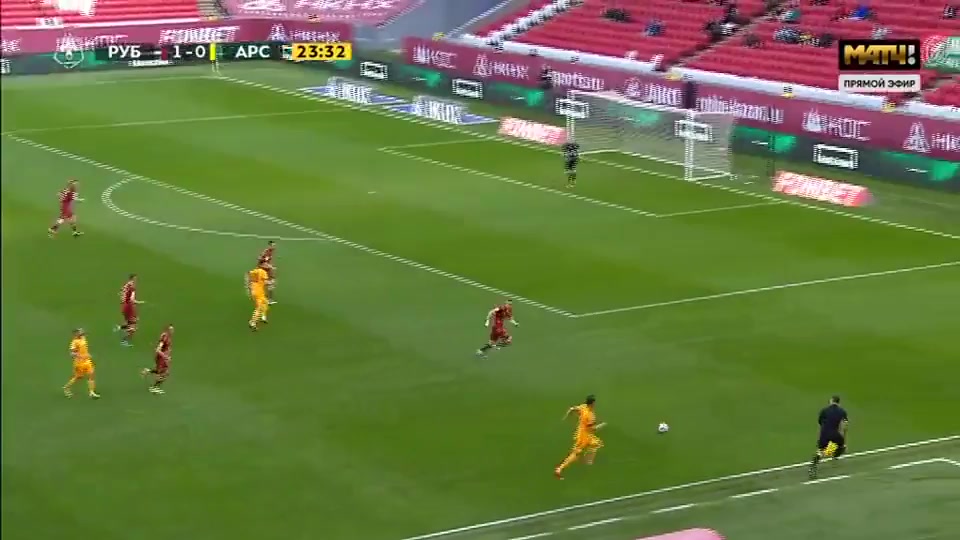 10 Rubin Kazan Vs Arsenal Tula 24 skor gol Alexander Lomovitskiy, skor 1:0