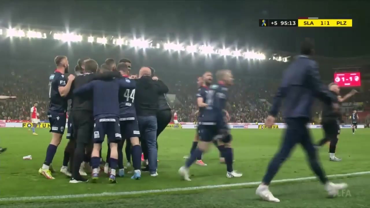 CZE D1 Slavia Praha Vs FC Viktoria Plzen 96 phút Vào, ghi bàn 1:1