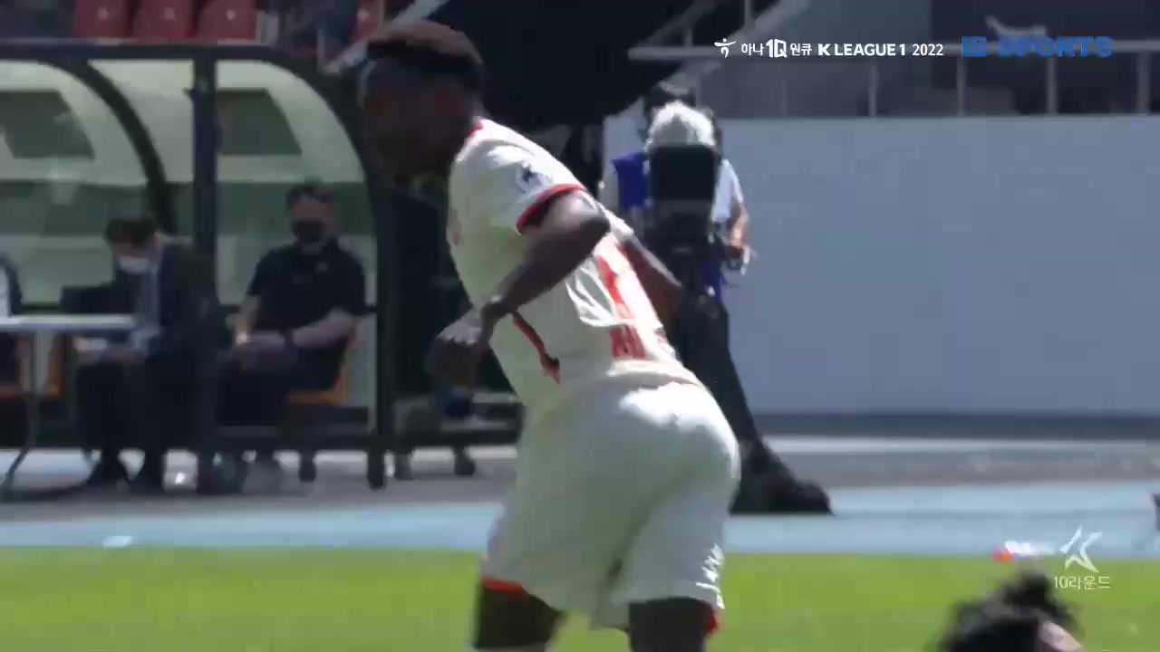 KOR D1 Seongnam FC Vs Jeju United 27 phút Gerso FernandesVào, ghi bàn 0:2