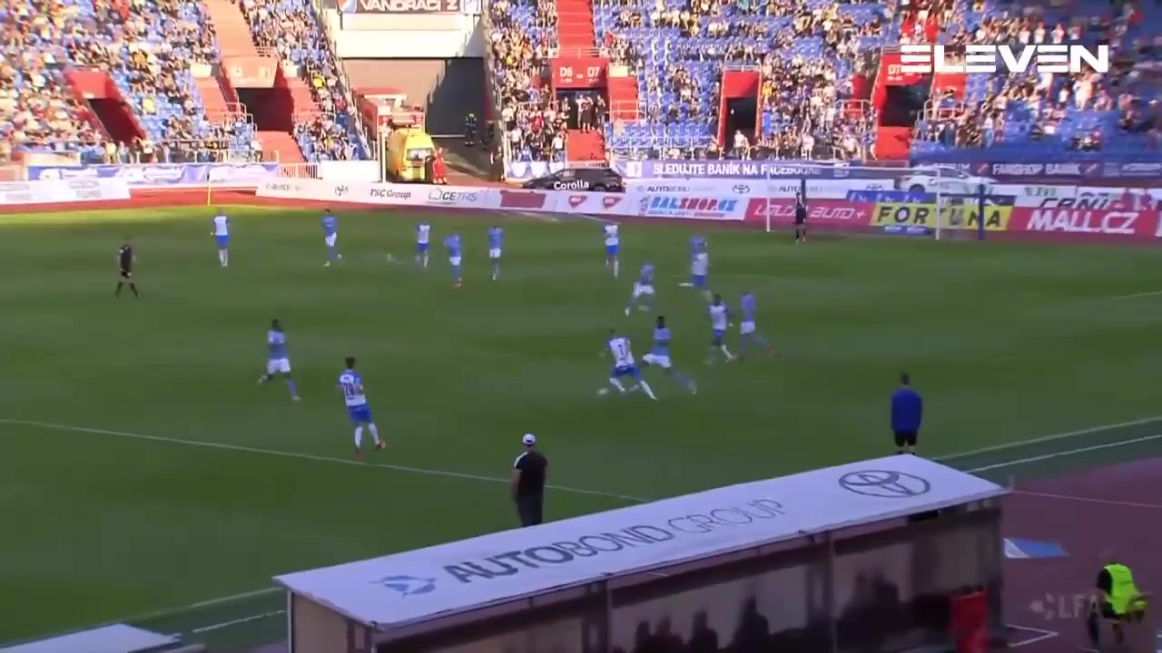 CZE D1 Banik Ostrava Vs Slavia Praha 4 phút Yira SorVào, ghi bàn 0:1